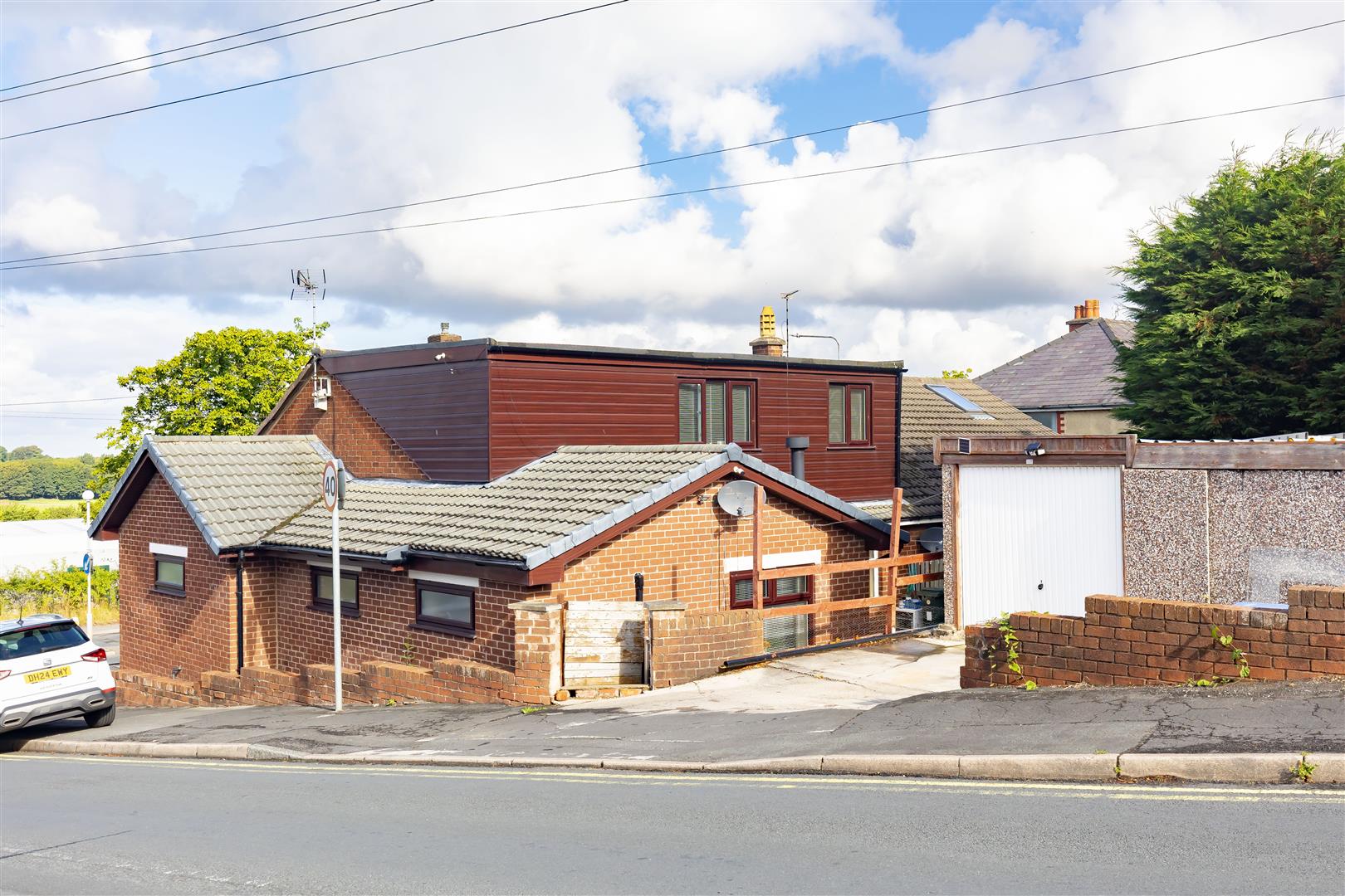 4 bed property in Blackburn Road, Chorley